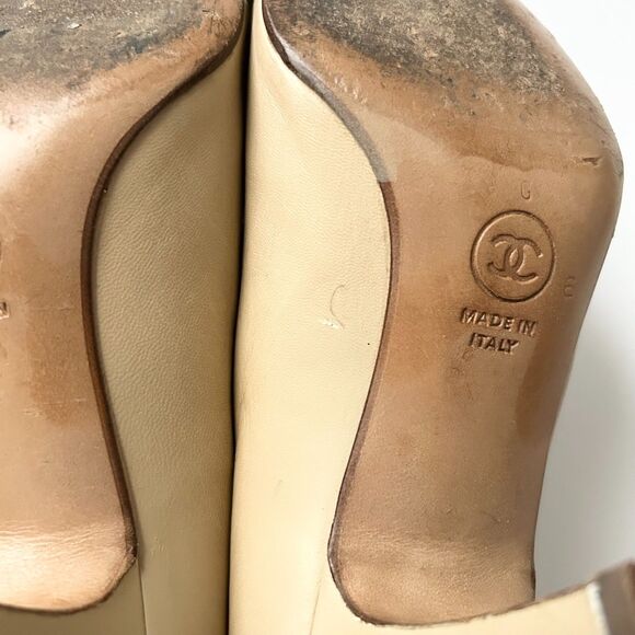 Vintage Chanel Classic Nude and Black Leather Toe Cap Heels Pumps Size 6 - Picture 6 of 8